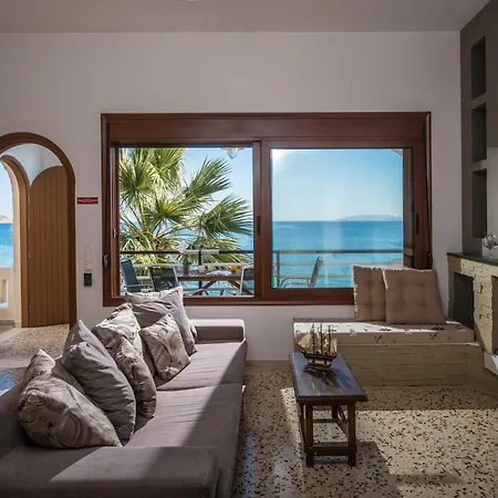 Appartement Exclusive Seaside Retreat With Shared Pool & Private Access