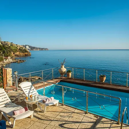 Appartement Exclusive Seaside Retreat With Shared Pool & Private Access