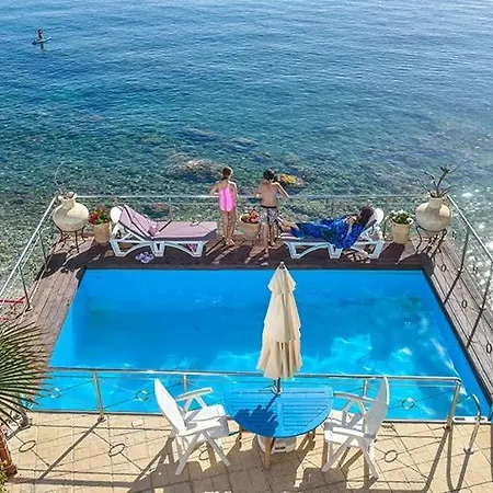 Exclusive Seaside Retreat With Shared Pool & Private Access