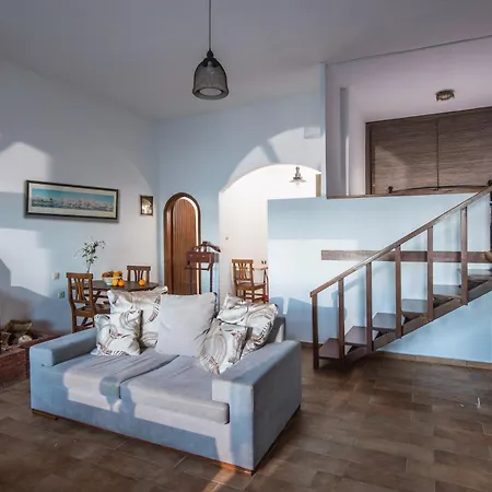 Exclusive Seaside Retreat With Shared Pool & Private Access Apartment Palaiokastro (Crete)
