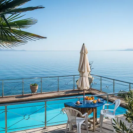 Exclusive Seaside Retreat With Shared Pool & Private Access * Palaiokastro (Crete)
