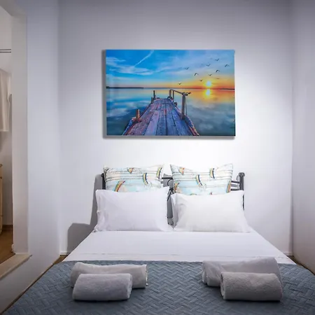 Apartment Exclusive Seaside Retreat With Shared Pool & Private Access *