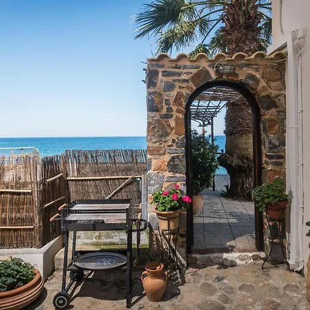 Apartment Exclusive Seaside Retreat With Shared Pool & Private Access *