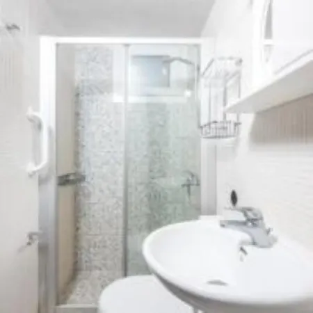 Exclusive Seaside Retreat With Shared Pool & Private Access Apartment Palaiokastro (Crete)