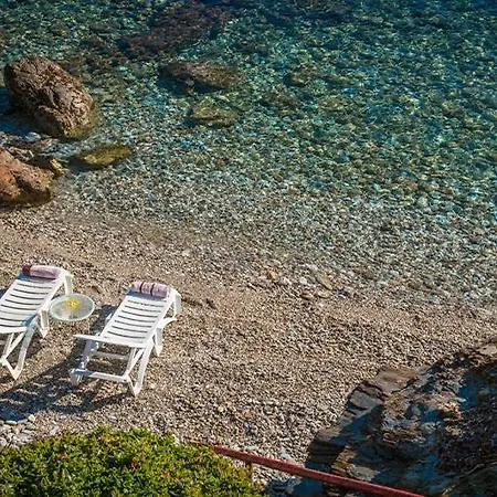 Exclusive Seaside Retreat With Shared Pool & Private Access * Palaiokastro (Crete)
